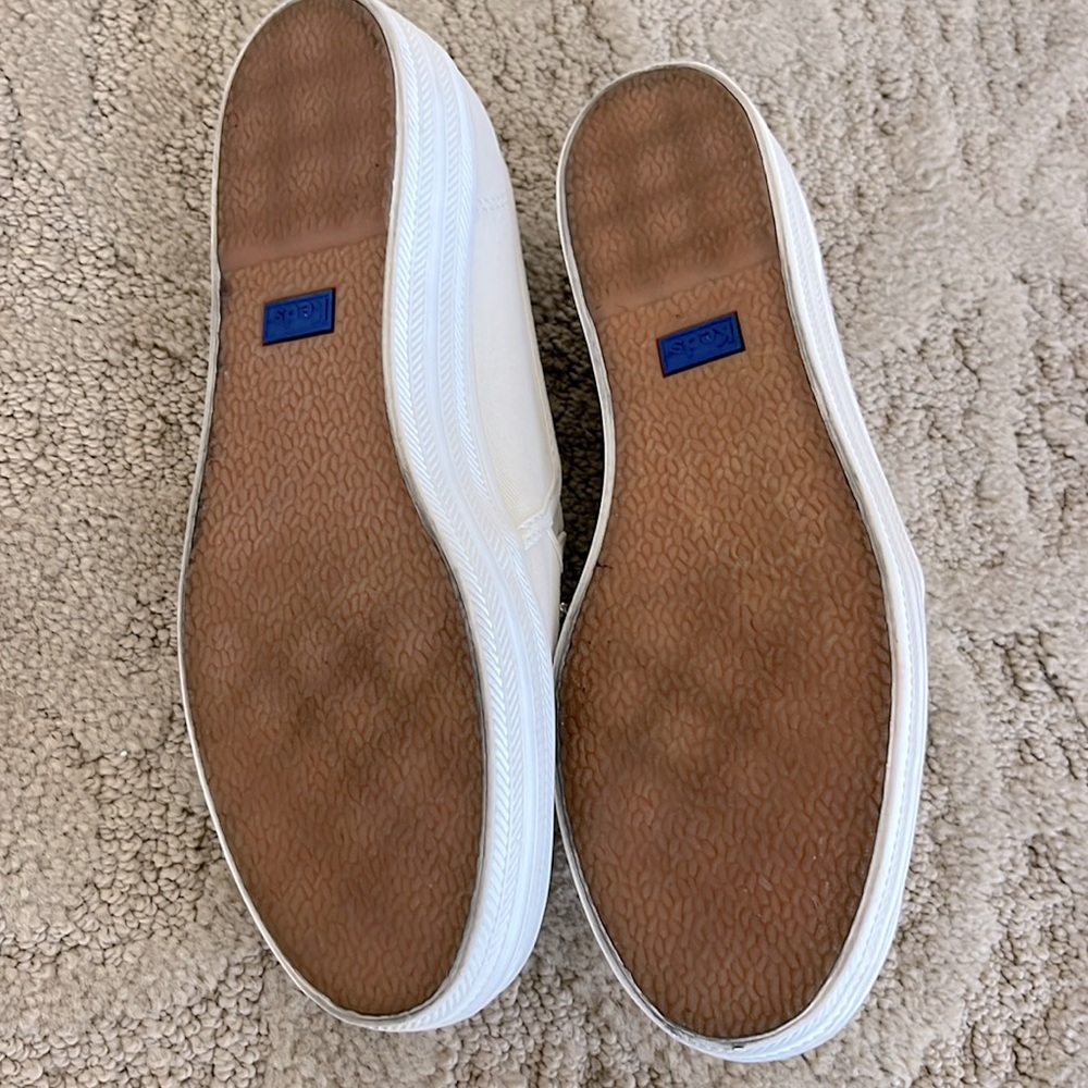 Kate Spade White Casual Sneakers with Minimalist Design - Picture 8 of 12